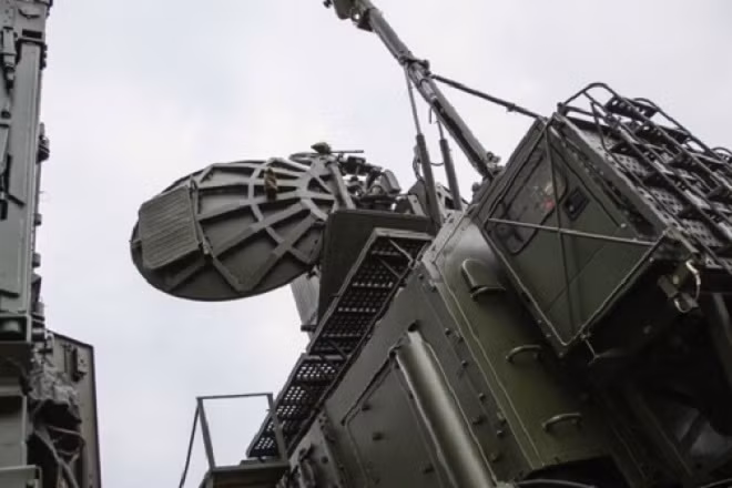 Tổ hợp tác chiến điện tử R-330Zh "Zhitel" của Nga.
