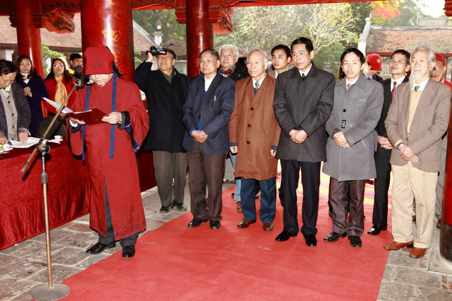 Lễ dâng hương khai mạc hội thảo khoa học &apos;Tế tửu Quốc Tử Giám Nhữ Đình Toản - Con người và sự nghiệp&apos;.