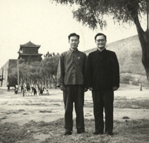 Liu Guizhen (bên phải), ông tổ của liệu pháp khí công hiện đại. Ảnh: Ancient-origins.