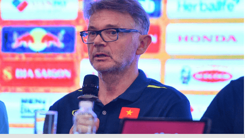 VFF hỗ trợ 3 tháng lương khi chia tay HLV Troussier. VFF hỗ trợ 3 tháng lương khi chia tay HLV Troussier.