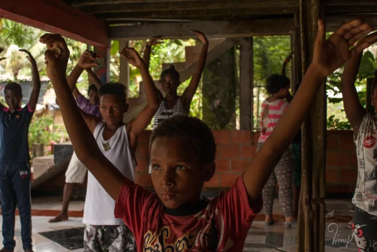 Trẻ em tham dự lớp học khiêu vũ ở Buenaventura, Colombia. Ảnh: Fanny Aparicio/Al Jazeera Trẻ em tham dự lớp học khiêu vũ ở Buenaventura, Colombia. Ảnh: Fanny Aparicio/Al Jazeera