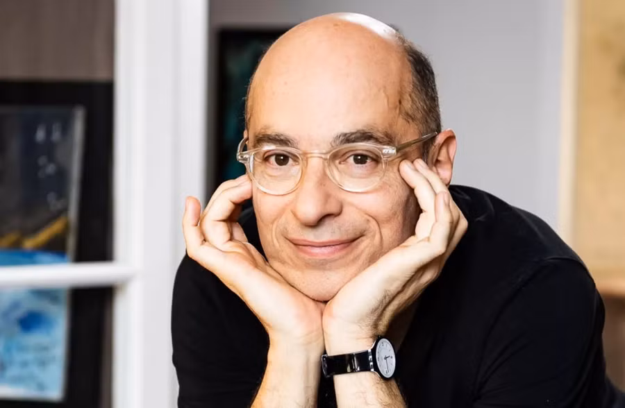 Nhà văn Bernard Werber. Ảnh: Nhã Nam