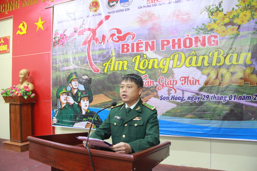 Thượng tá Đào Đức Cư phát biểu tại buổi lễ. Thượng tá Đào Đức Cư phát biểu tại buổi lễ.