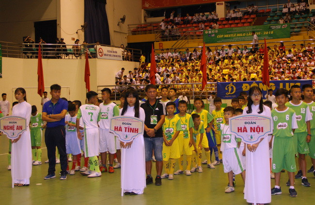 Các đội tham dự giải đấu tại lễ khai mạc Các đội tham dự giải đấu tại lễ khai mạc