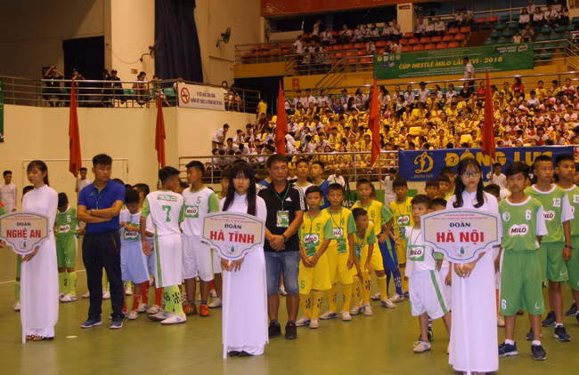 Các đội tham dự giải đấu tại lễ khai mạc Các đội tham dự giải đấu tại lễ khai mạc