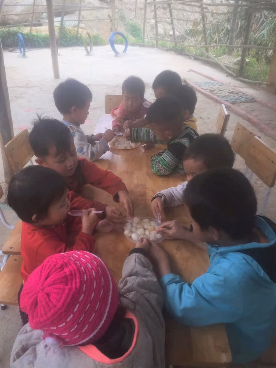 Lần đầu tiên các em nhỏ được vui Tết Hàn Thực