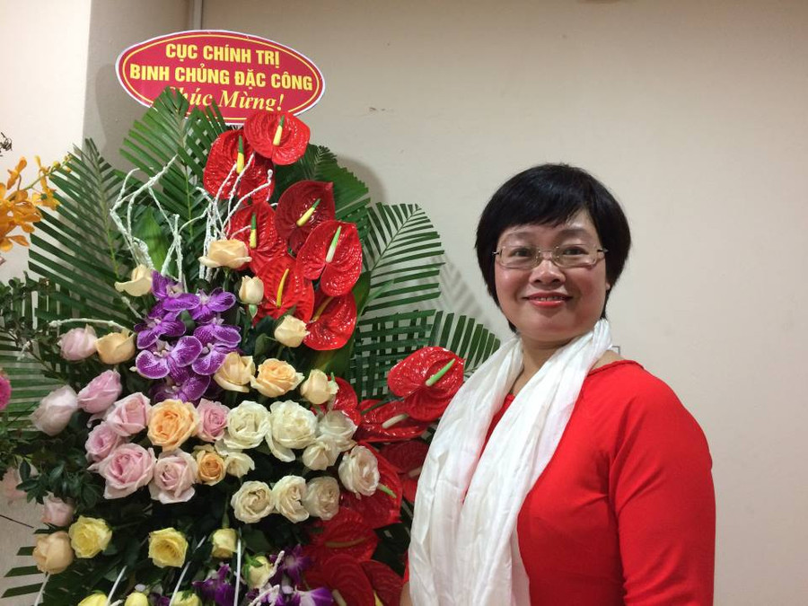 Bà Khúc Thị Hoa Phượng chia sẻ tại tọa đàm Bà Khúc Thị Hoa Phượng chia sẻ tại tọa đàm
