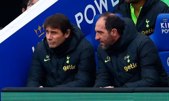 Trợ lý Cristian Stellini sẽ thay HLV Antonio Conte dẫn dắt Tottenham đến hết mùa.