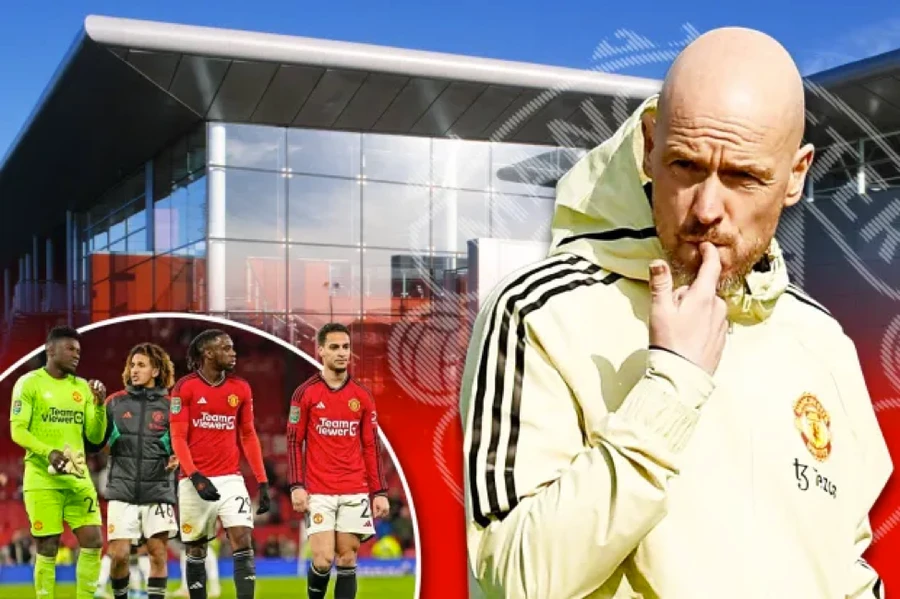 HLV Ten Hag có ‘hành động lạ’ với cầu thủ Man United