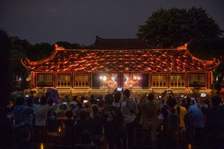 Tour đêm 'Tinh hoa đạo học' tại Văn Miếu - Quốc Tử Giám.