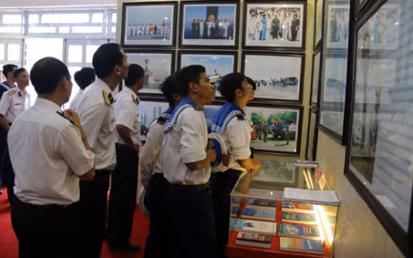 Trung bay nhung bang chung khang dinh Hoang Sa, Truong Sa cua Viet Nam - Anh 1