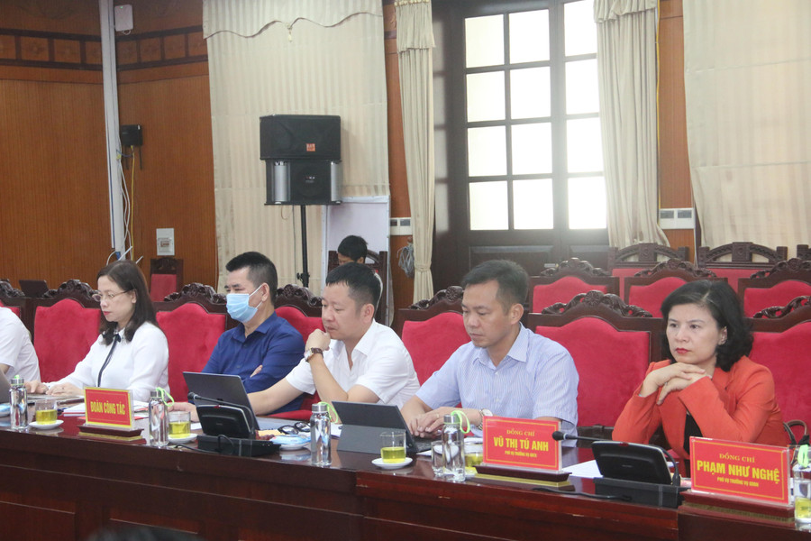 Các thành viên Đoàn công tác của Bộ GD&amp;ĐT làm việc với tỉnh Sơn La.