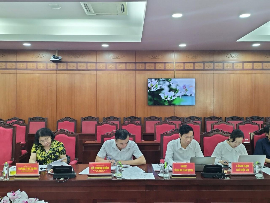 Các đại biểu tỉnh Sơn La dự buổi làm việc với đoàn công tác Bộ GD&ĐT.