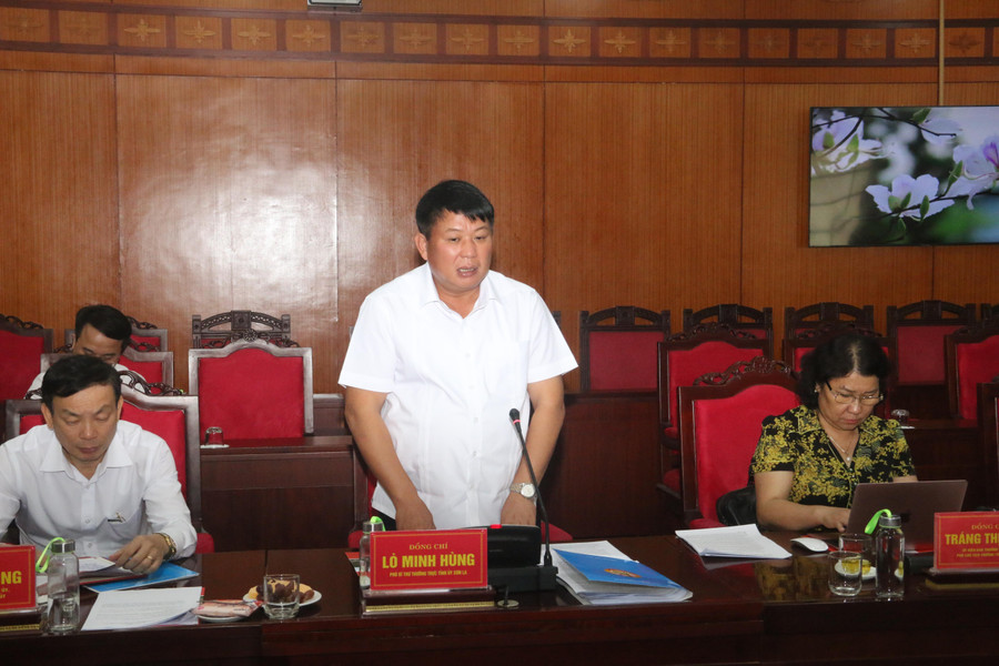 Ông Lò Minh Hùng phát biểu tại buổi làm việc