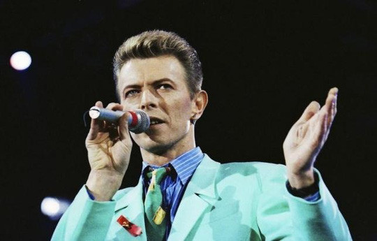 Cố huyền thoại David Bowie để lại tài sản 2.200 tỉ đồng ảnh 1 David Bowie qua đời để lại tài sản 100 triệu USD
