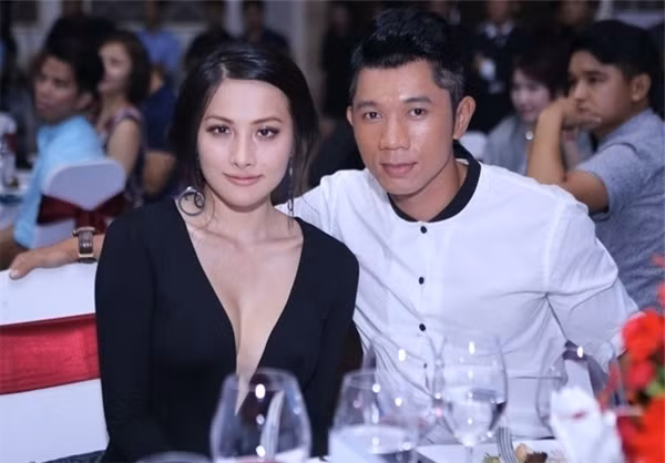 Trương Nhi và bạn trai tình tứ tại sự kiện giữa năm 2015. Ảnh: NVCC