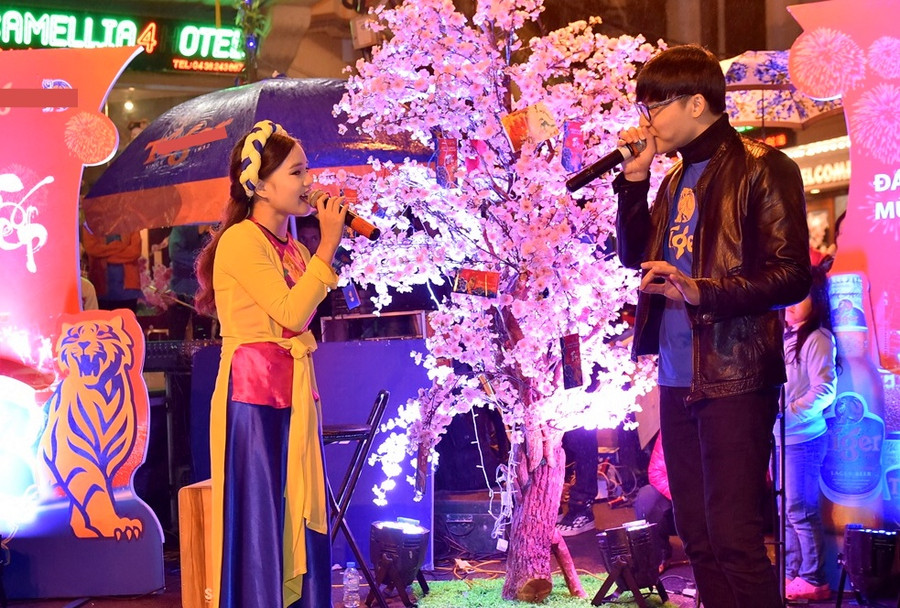 Beatboxer Minh Kiên gây bất ngờ khi kết hợp màn beatbox cùng liền chị quan họ.