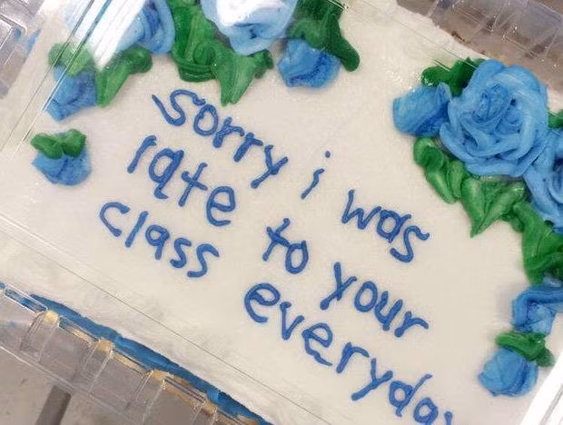 Thường xuyên đi học muộn, nữ sinh làm ngay một việc khiến người thầy bất ngờ