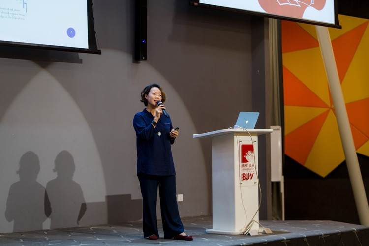 Chuyên gia Pheonix Hồ được đạo tạo tư vấn hướng nghiệp tại Mỹ