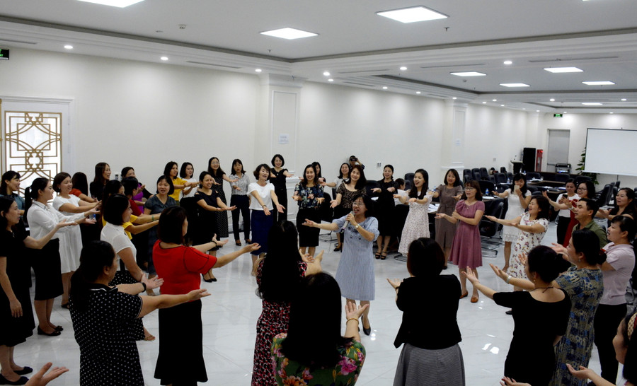 Các CBQL và GVMN tham gia lớp tập huấn Các CBQL và GVMN tham gia lớp tập huấn