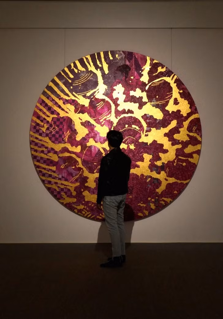 Nguyễn Thế Hùng kết hợp khéo léo về kỹ thuật, chất liệu và hình khối.