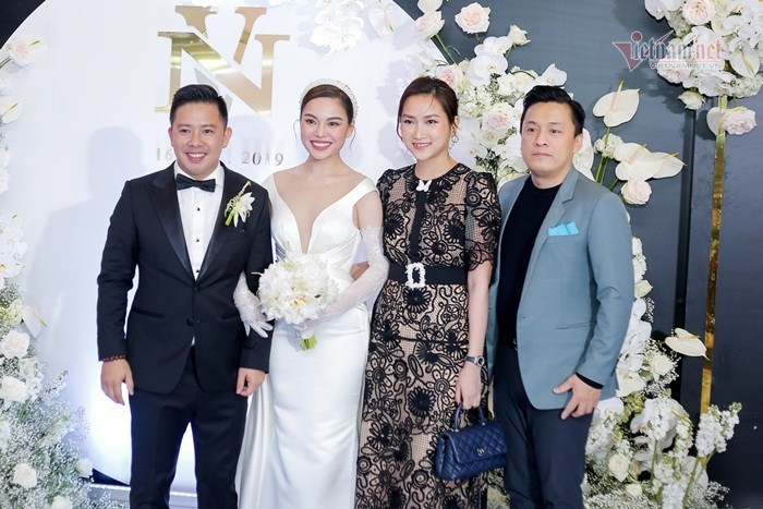 Vợ chồng Lưu Hương Giang - Hồ Hoài Anh quấn quýt dự đám cưới Giang Hồng Ngọc ảnh 10 Vợ chồng Lưu Hương Giang - Hồ Hoài Anh quấn quýt dự đám cưới Giang Hồng Ngọc