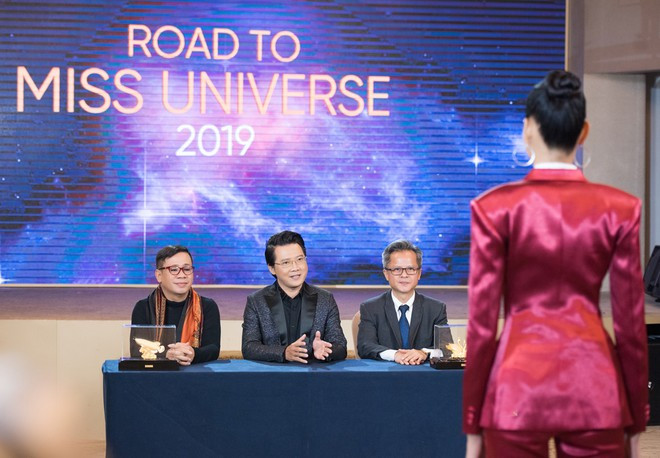 Trả lời câu hỏi ứng xử về điểm yếu lớn nhất, Hoàng Thùy đứng im suốt 30 giây ảnh 1 Hoang Thuy dung im suot 30 giay khi bi hoi ve diem yeu lon nhat hinh anh 2