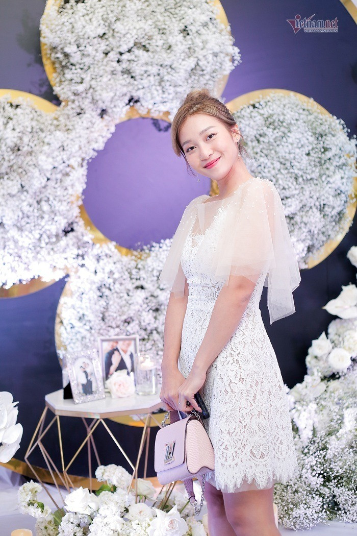 Vợ chồng Lưu Hương Giang - Hồ Hoài Anh quấn quýt dự đám cưới Giang Hồng Ngọc ảnh 9 Vợ chồng Lưu Hương Giang - Hồ Hoài Anh quấn quýt dự đám cưới Giang Hồng Ngọc