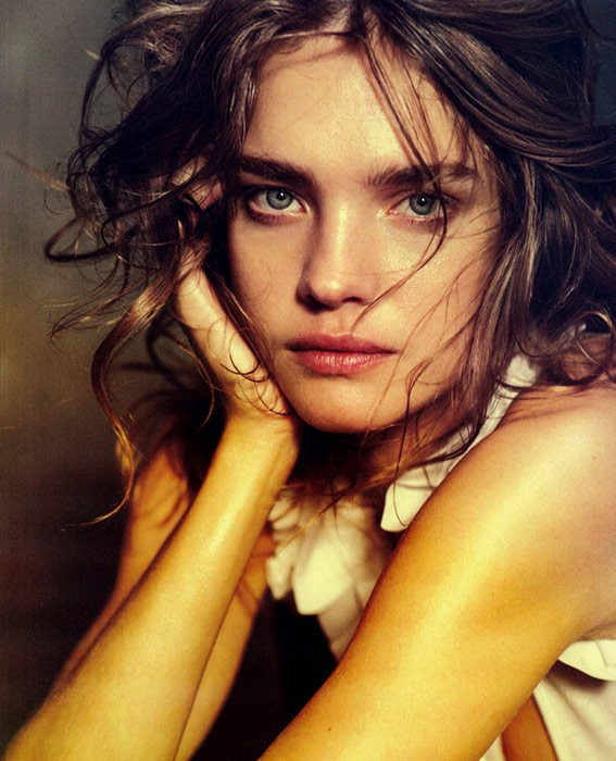 Hành trình từ cô bé bán rong thành "Lọ lem nước Nga", con dâu nhà Louis Vuitton danh giá ảnh 1 Hành trình từ cô bé bán rong thành