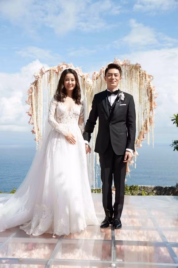 chuyen showbiz: vo chong dong nhi tai xuat rang ro sau dam cuoi the ky hinh 4