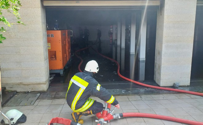 Cháy biệt thự chứa nhiều xe sang của một đại gia bất động sản ở Đà Nẵng - ảnh 1