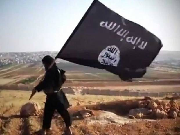Theo Đài quan sát nhân quyền Syria, vụ hành quyết xảy ra ở thành phố Al-Bukamal. Ảnh: AFP Chiến binh IS chặt đầu đồng đội vì nghi án gián điệp