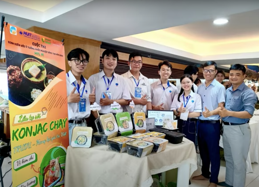 Sản phẩm lẩu tự sôi của nhóm sinh viên Trường Đại học Công Thương TPHCM. Sản phẩm lẩu tự sôi của nhóm sinh viên Trường Đại học Công Thương TPHCM.