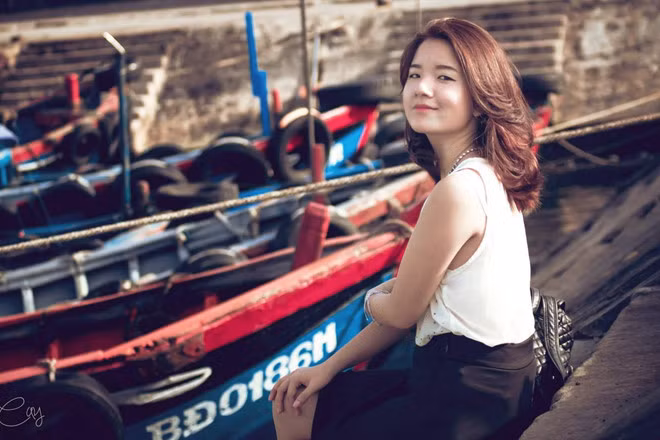 Theo Báo Bình Định, sau khi tốt nghiệp, Ngọc vượt qua kỳ thi tuyển bác sĩ nội trú vào Bệnh viện Methodist Dallas Medical Center ở thành phố Dallas, bang Texas. Cô hiện phục vụ trong chương trình vừa làm, vừa nghiên cứu chuyên ngành trong 2 năm. Ngọc tư vấn về thuốc cho bác sĩ, giúp bệnh nhân hiểu về bệnh và các loại thuốc đang sử dụng. Trong vài năm tới, cô gái quê Bình Định nói sẽ liên lạc với một số trường đại học ở Việt Nam để có cơ hội về nước giảng dạy. Theo Báo Bình Định, sau khi tốt nghiệp, Ngọc vượt qua kỳ thi tuyển bác sĩ nội trú vào Bệnh viện Methodist Dallas Medical Center ở thành phố Dallas, bang Texas. Cô hiện phục vụ trong chương trình vừa làm, vừa nghiên cứu chuyên ngành trong 2 năm. Ngọc tư vấn về thuốc cho bác sĩ, giúp bệnh nhân hiểu về bệnh và các loại thuốc đang sử dụng. Trong vài năm tới, cô gái quê Bình Định nói sẽ liên lạc với một số trường đại học ở Việt Nam để có cơ hội về nước giảng dạy.