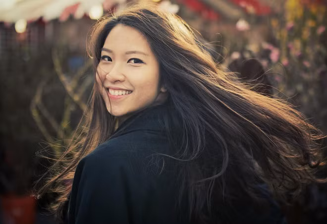 Năm 2017, Nguyễn Thị Sao Ly (26 tuổi, Đà Nẵng) được cấp học bổng tiến sĩ từ 8 trường danh tiếng của Mỹ gồm MIT, Johns Hopkins, Cornell University, University of California San Diego, University of Chicago, Rice University, University of Texas Southwestern và Baylor University. Ly chọn Johns Hopkins - top 5 trường Y tốt nhất thế giới - với mức học bổng toàn phần 410.000 đôla cho 5 năm học. Tại đây, cô học ngành Hoá Sinh học Tế bào và Phân tử. Năm 2017, Nguyễn Thị Sao Ly (26 tuổi, Đà Nẵng) được cấp học bổng tiến sĩ từ 8 trường danh tiếng của Mỹ gồm MIT, Johns Hopkins, Cornell University, University of California San Diego, University of Chicago, Rice University, University of Texas Southwestern và Baylor University. Ly chọn Johns Hopkins - top 5 trường Y tốt nhất thế giới - với mức học bổng toàn phần 410.000 đôla cho 5 năm học. Tại đây, cô học ngành Hoá Sinh học Tế bào và Phân tử.