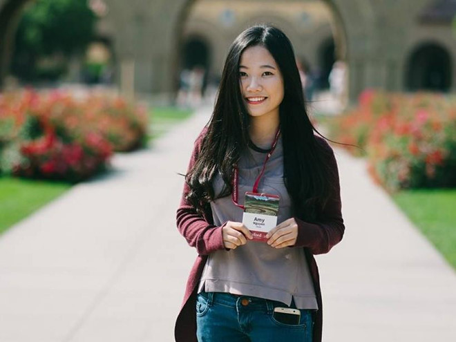 Nguyễn Lê Hoài Anh (20 tuổi, Lào Cai) giành học bổng toàn phần 288.000 đôla của Đại học Stanford, Mỹ cho 4 năm học. Theo bảng xếp hạng QS World University hiện nay, Stanford đứng top 2 trường đại học tốt nhất thế giới. Ngôi trường này cũng nổi tiếng với tỷ lệ chấp nhận sinh viên thấp nhất nước Mỹ.