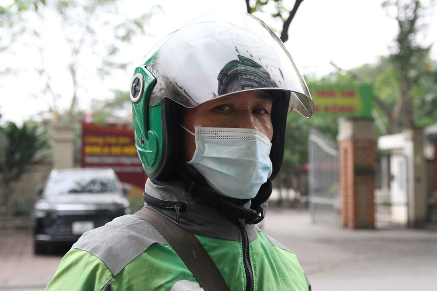 6 năm làm shipper, ông Trương Văn Cường đã tích lũy cho mình nhiều kinh nghiệm để tránh rơi vào những sự việc đáng tiếc có liên quan đến pháp luật.