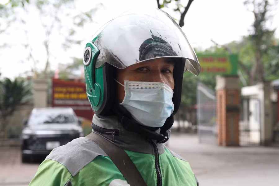 6 năm làm shipper, ông Trương Văn Cường đã tích lũy cho mình nhiều kinh nghiệm để tránh rơi vào những sự việc đáng tiếc có liên quan đến pháp luật.