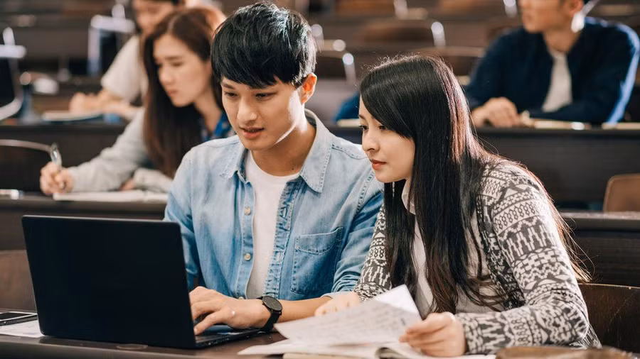 Sinh viên Trung Quốc được nghỉ học để 'thưởng thức hoa anh đào và đi tìm tình yêu'.