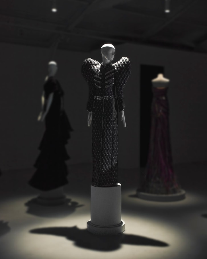 Những chiếc áo choàng được sử dụng các vật liệu khác nhau, từ cần gạt nước cho đến dây an toàn. Ảnh: Hyundai.