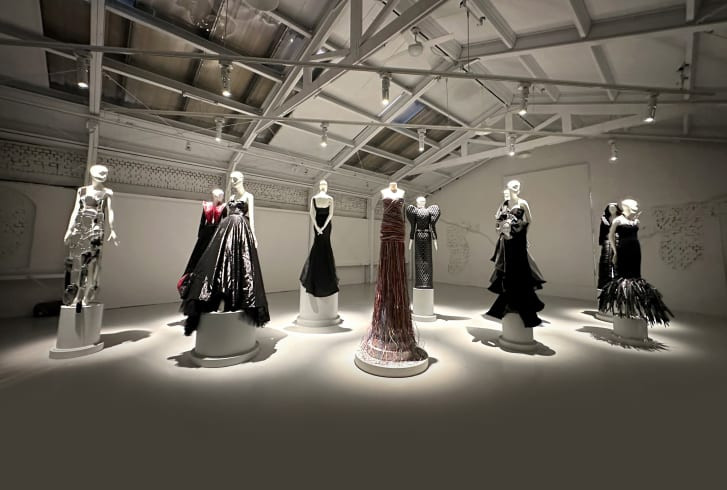 Những chiếc váy do Scott thiết kế đang được trưng bày tại thủ đô Seoul của Hàn Quốc. Ảnh: Hyundai.