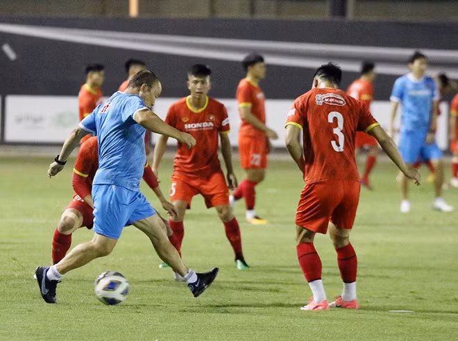 Học trò "hành" cho thầy Park bở hơi tai.