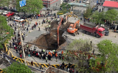 Những hố tử thần khổng lồ đáng sợ trên thế giới - ảnh 10