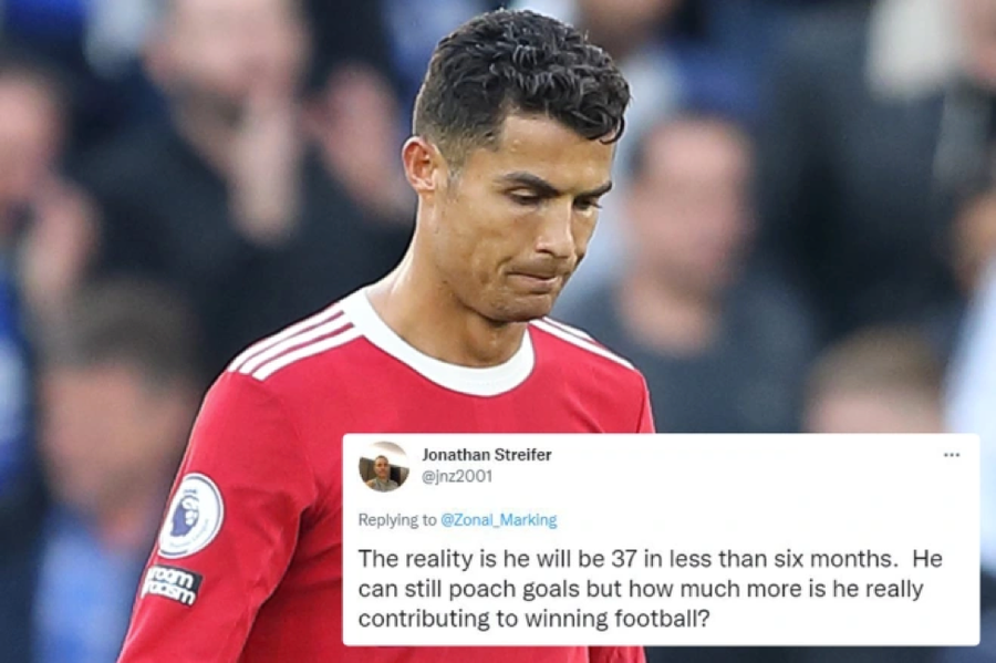 Cổ động viên Man Utd đã "quay lưng" với Ronaldo.