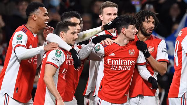 Các cầu thủ Arsenal mừng chiến thắng.