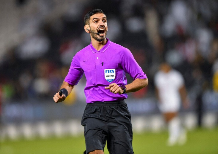 Trọng tài Falahi Salman Ahmad sẽ cầm còi trận Indonesia - Việt Nam hôm 21/3.