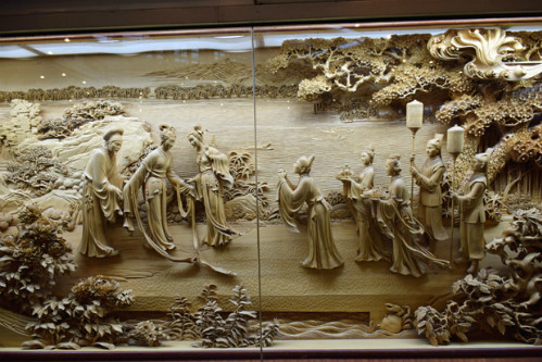 Cảnh đoàn tụ của Bạch Xà, Hứa Tiên và con trai được tái hiện qua một tác phẩm nghệ thuật. Ảnh: eastwestlovestory. westlake13-6358-1439189260.jpg