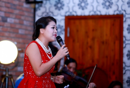 Thanh Lam khóc trong đêm nhạc “Chung tay“ ảnh 6 Thanh Lam khóc trong đêm nhạc “Chung tay“ ảnh 6