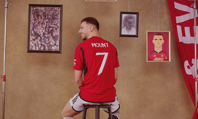 Mason Mount được ưu ái mang áo số 7 tại đội chủ sân Old Trafford. Mason Mount được ưu ái mang áo số 7 tại đội chủ sân Old Trafford.