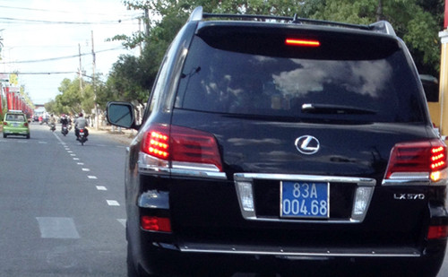 cong-ansoc-trang-mua-4-xe-lexus-tu-tien-phat-giao-thong-1